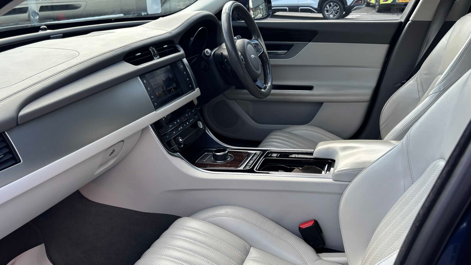 Used Jaguar XF 2017 for sale - 78119000: Photo 9