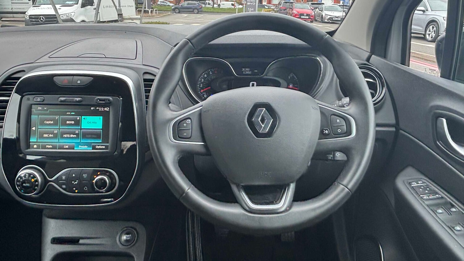 Used Renault Captur for sale - 77859667: Photo 12