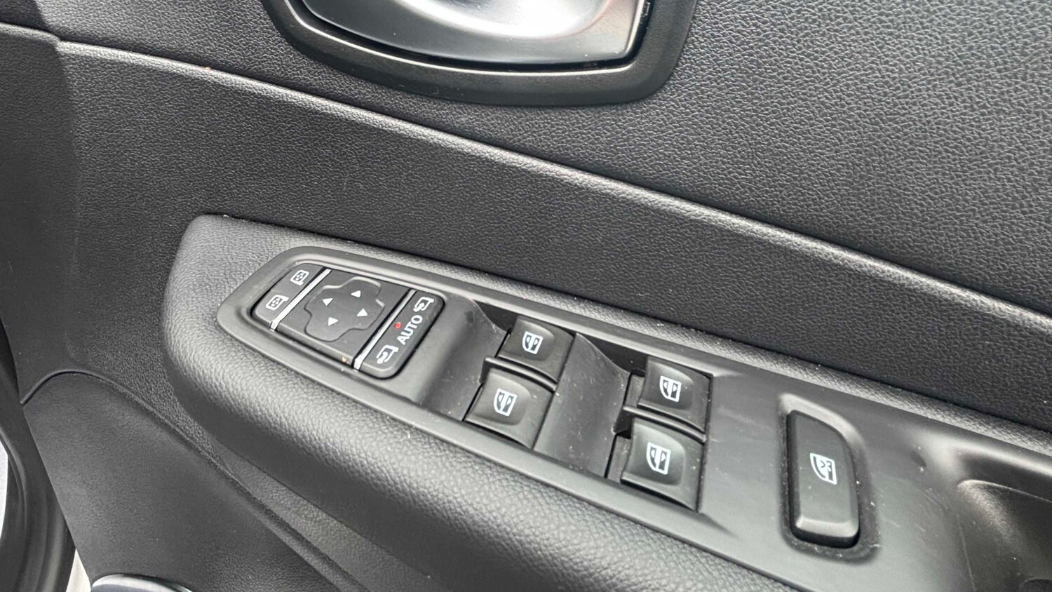 Used Renault Captur for sale - 77859667: Photo 17