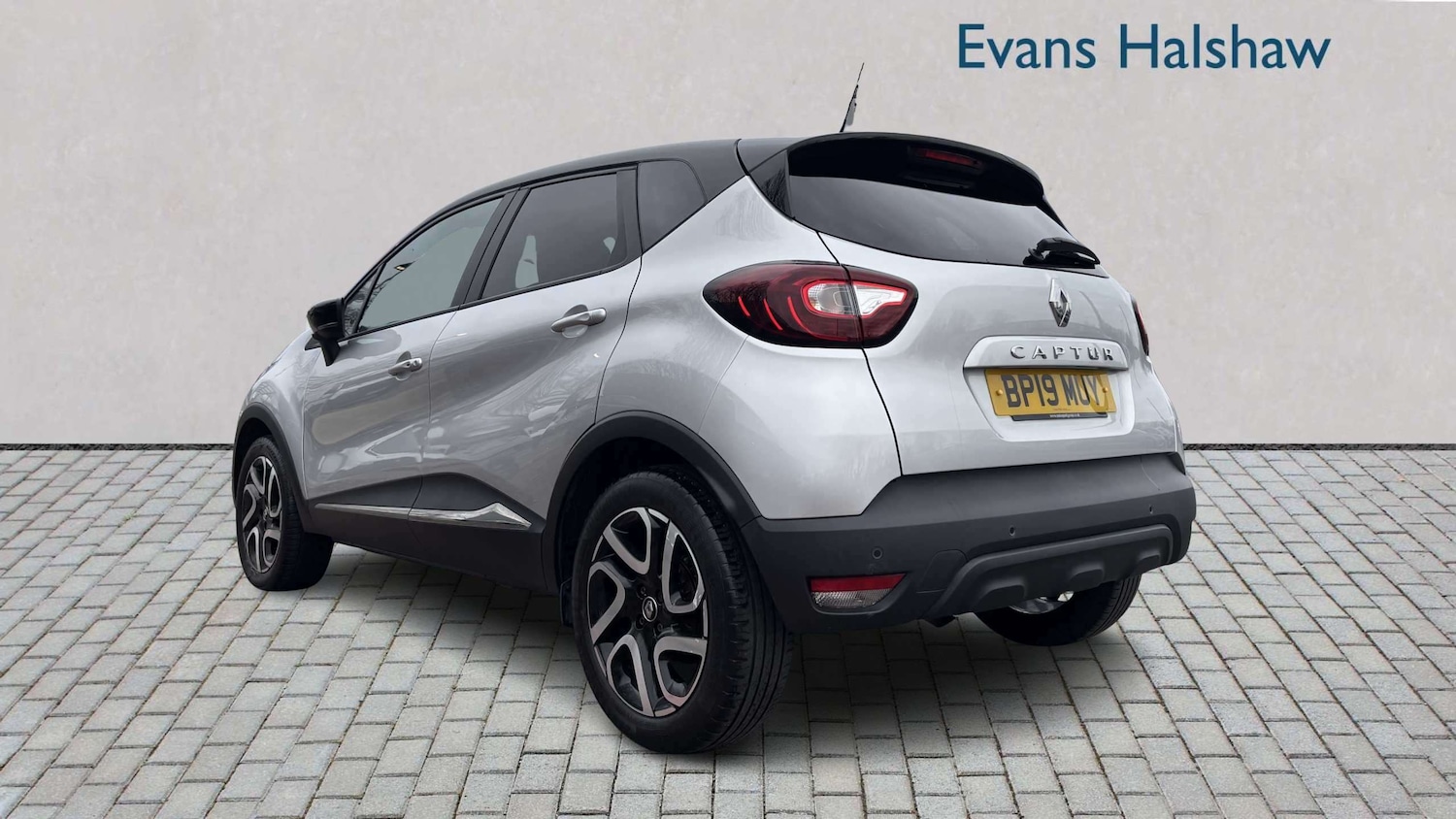 Used Renault Captur for sale - 77859667: Photo 2