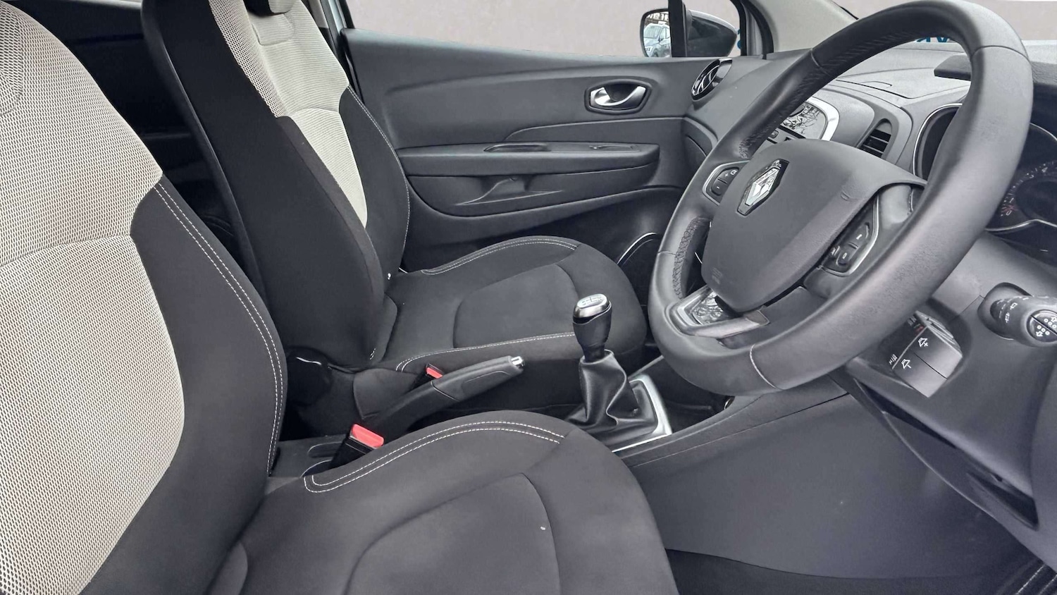 Used Renault Captur for sale - 77859667: Photo 3