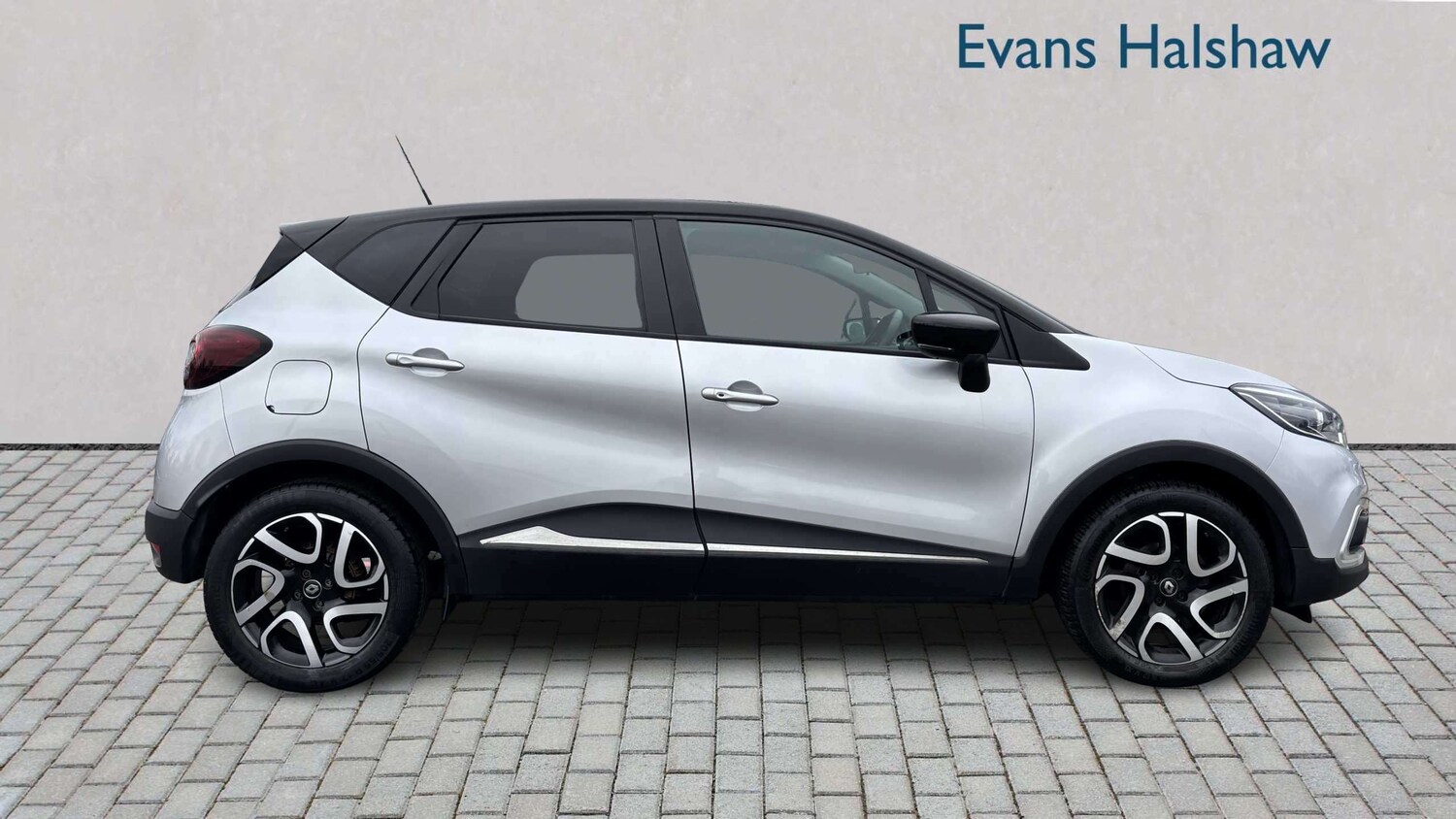 Used Renault Captur for sale - 77859667: Photo 6