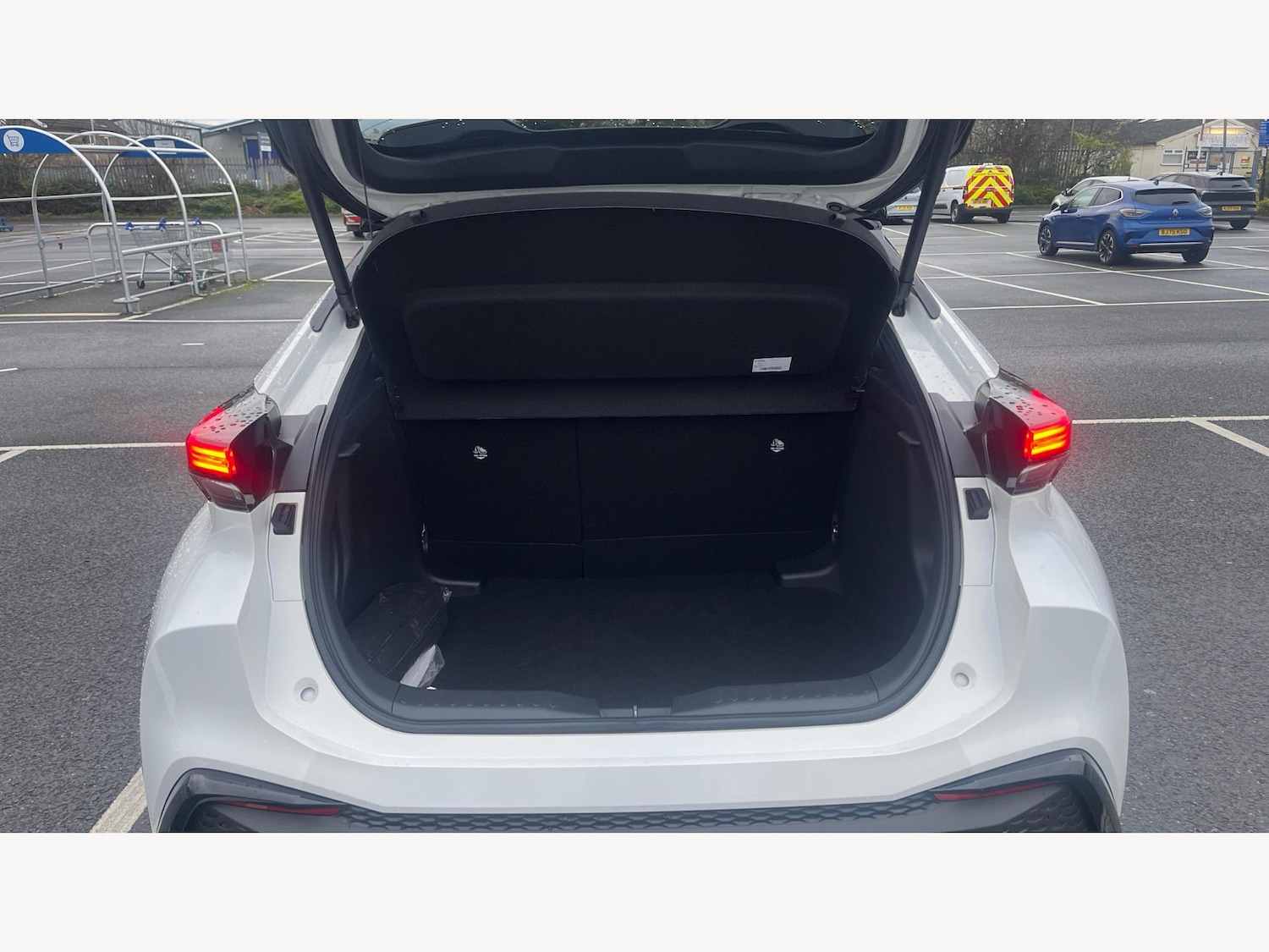 Used Toyota C-HR 2025 for sale - 77351889: Photo 16