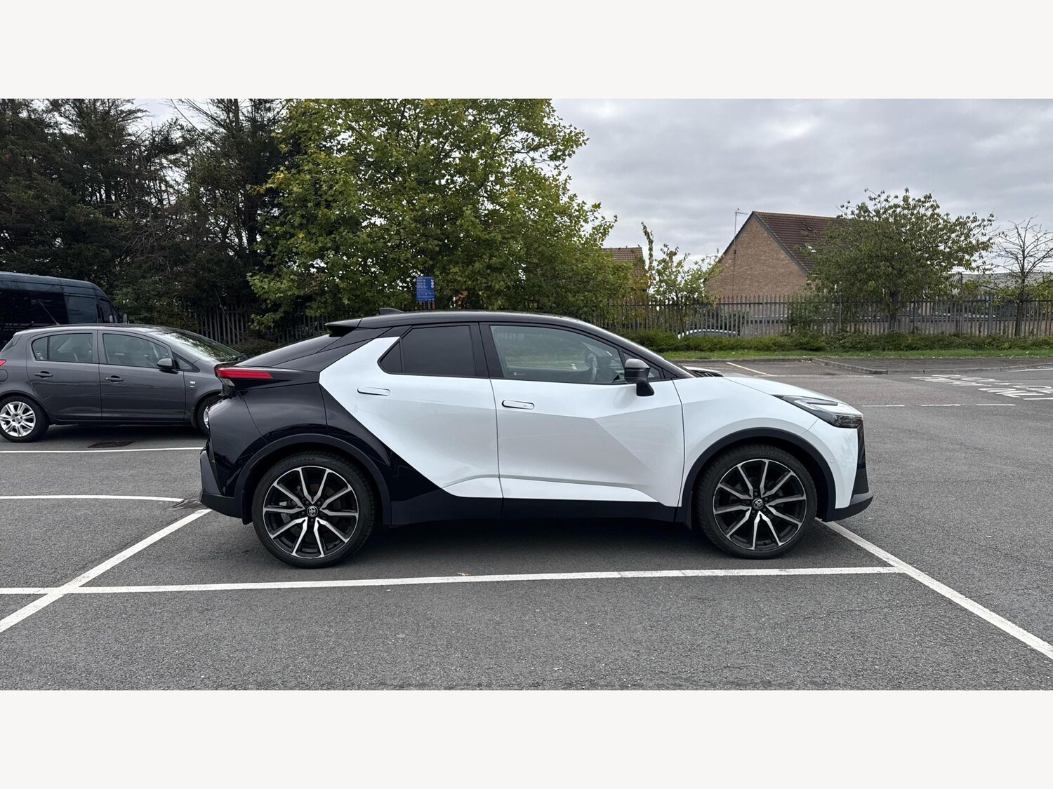Used Toyota C-HR 2023 for sale - 76314263: Photo 18