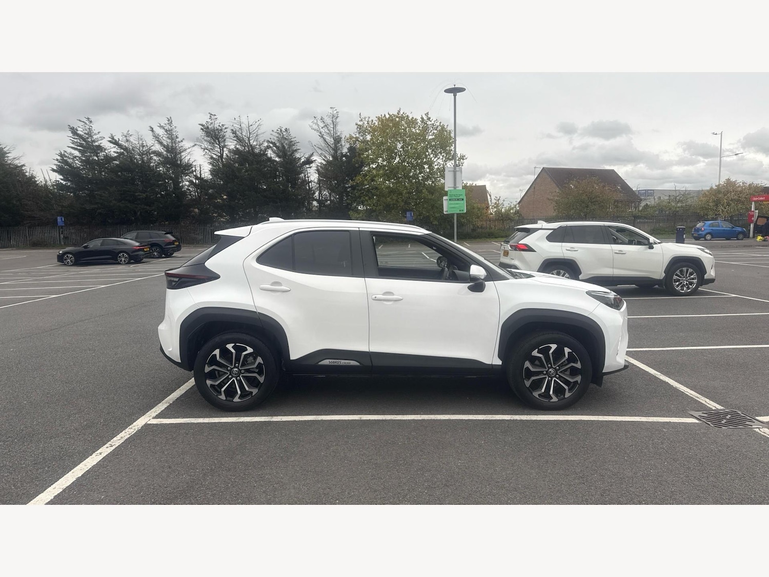 Used Toyota Yaris Cross 2022 for sale - 76399319: Photo 18