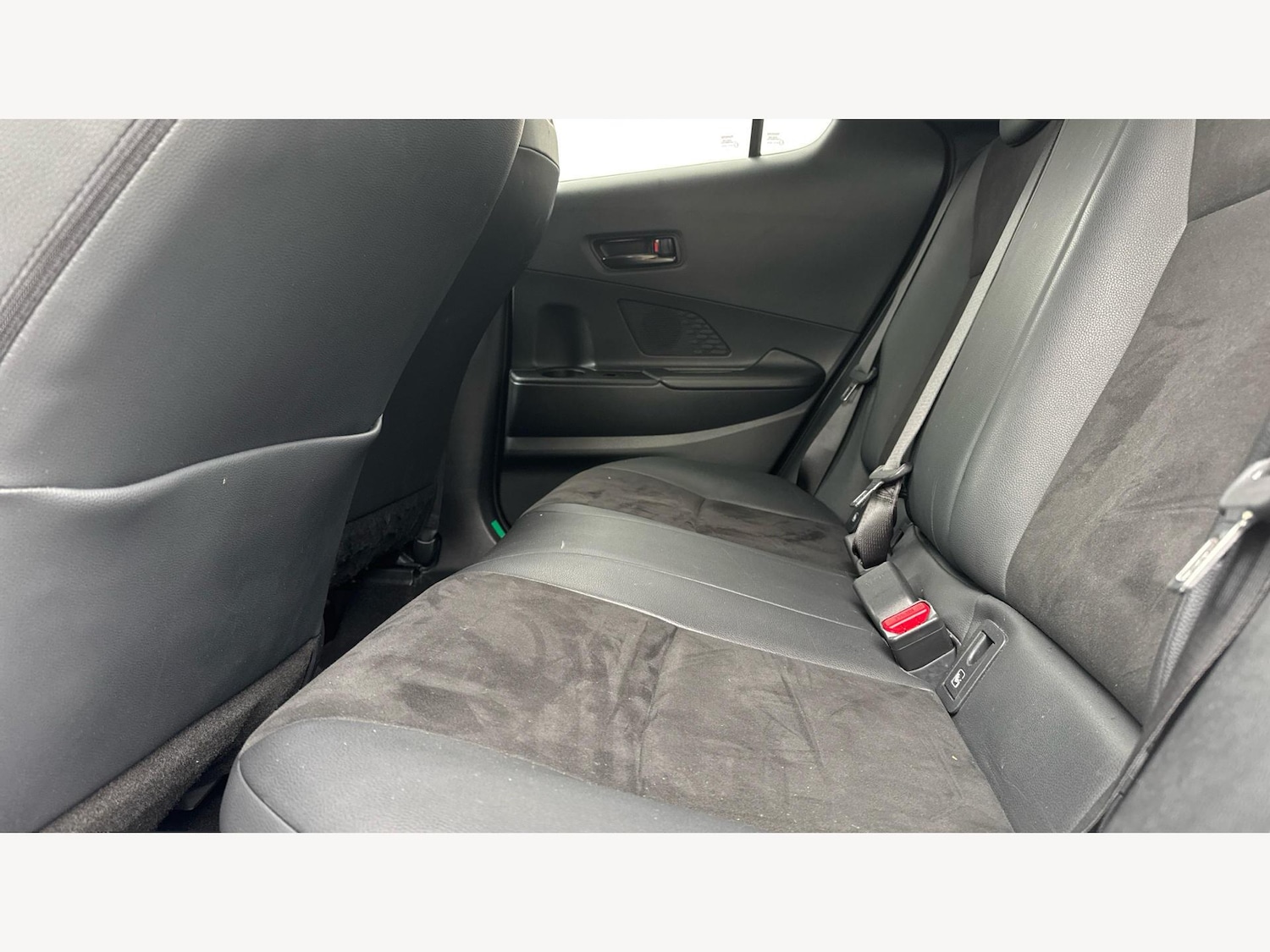 Used Toyota C-HR 2023 for sale - 76824202: Photo 15