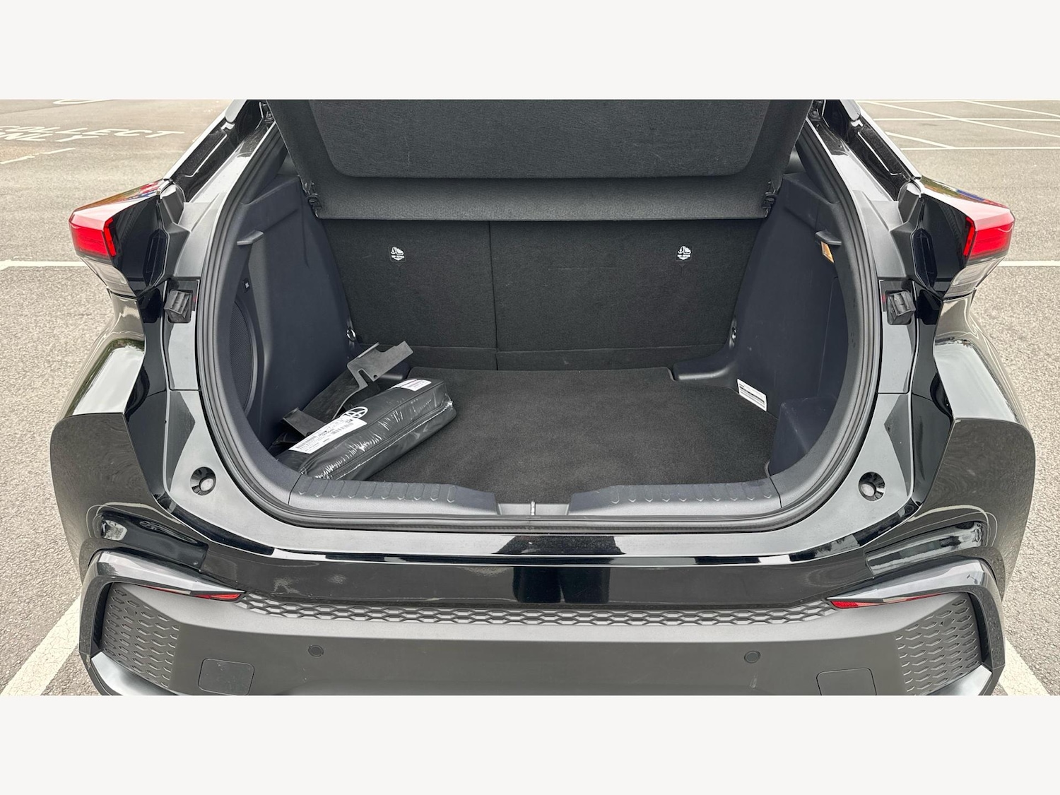 Used Toyota C-HR 2023 for sale - 76824202: Photo 16