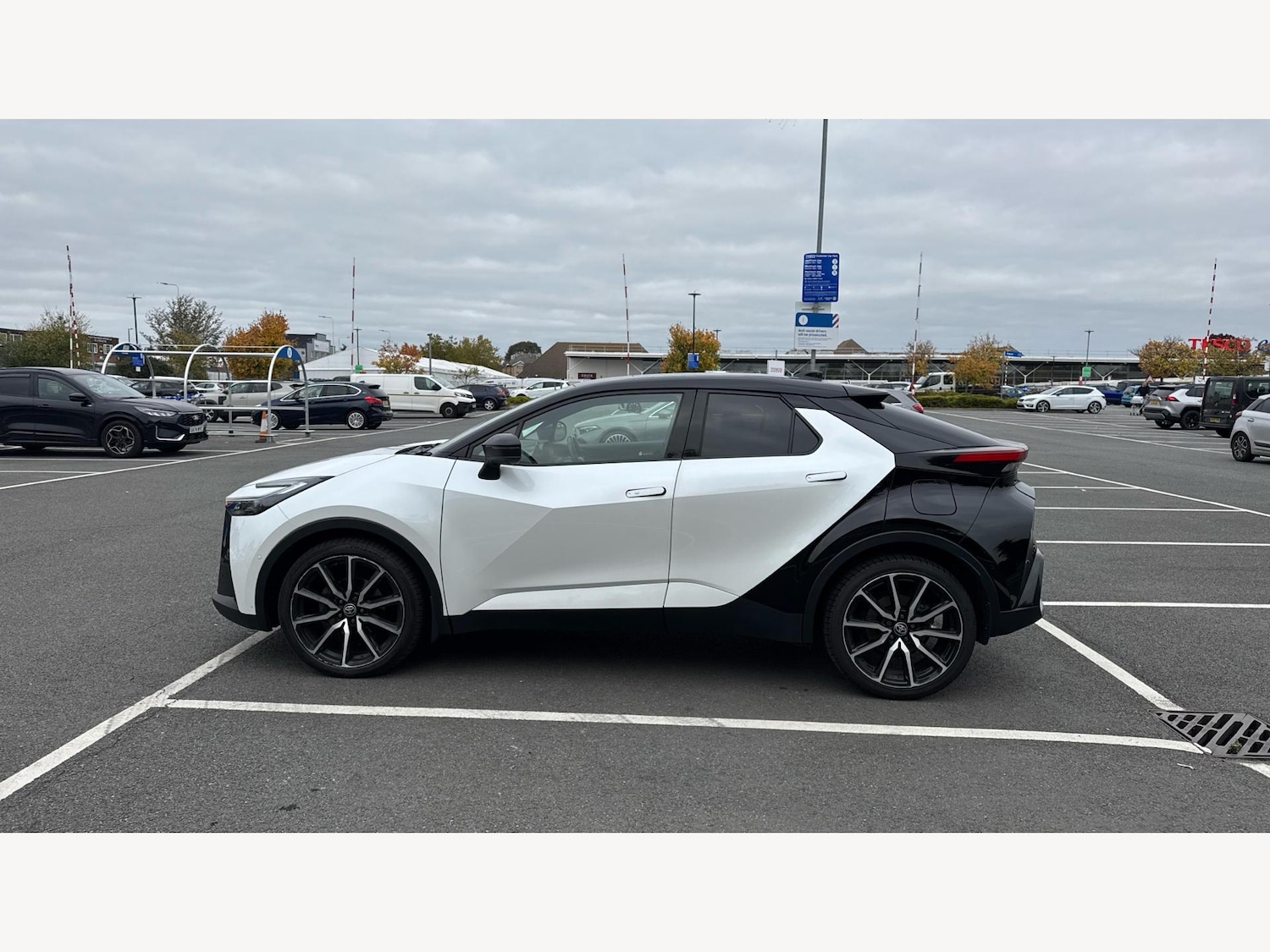 Used Toyota C-HR 2023 for sale - 76824202: Photo 19