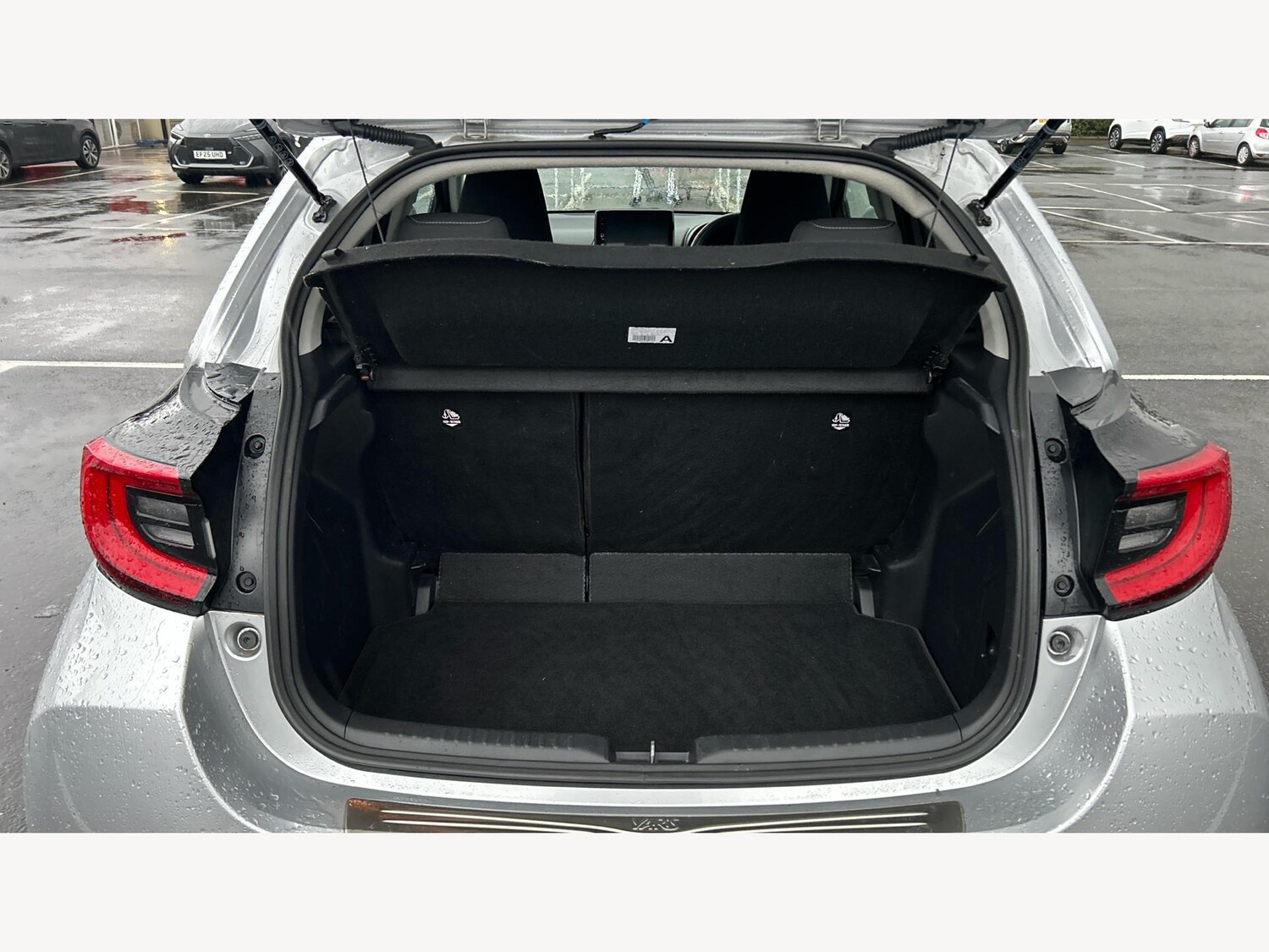 Used Toyota Yaris 2024 for sale - 77330420: Photo 16