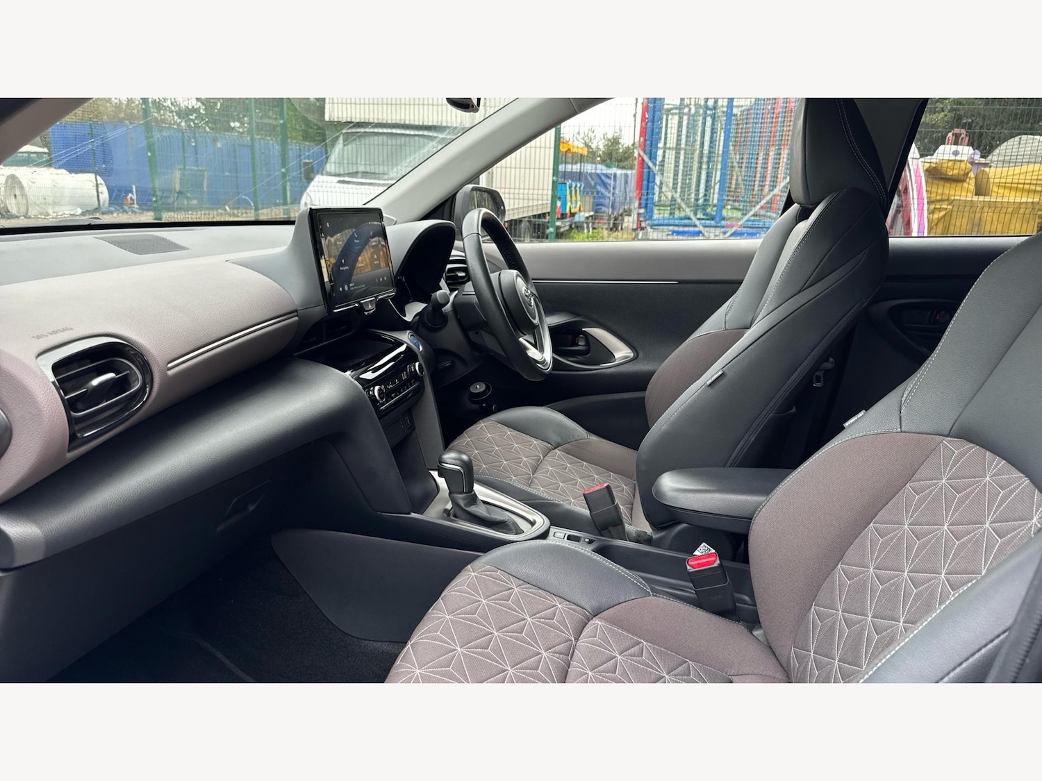 Used Toyota Yaris Cross 2023 for sale - 76295302: Photo 12