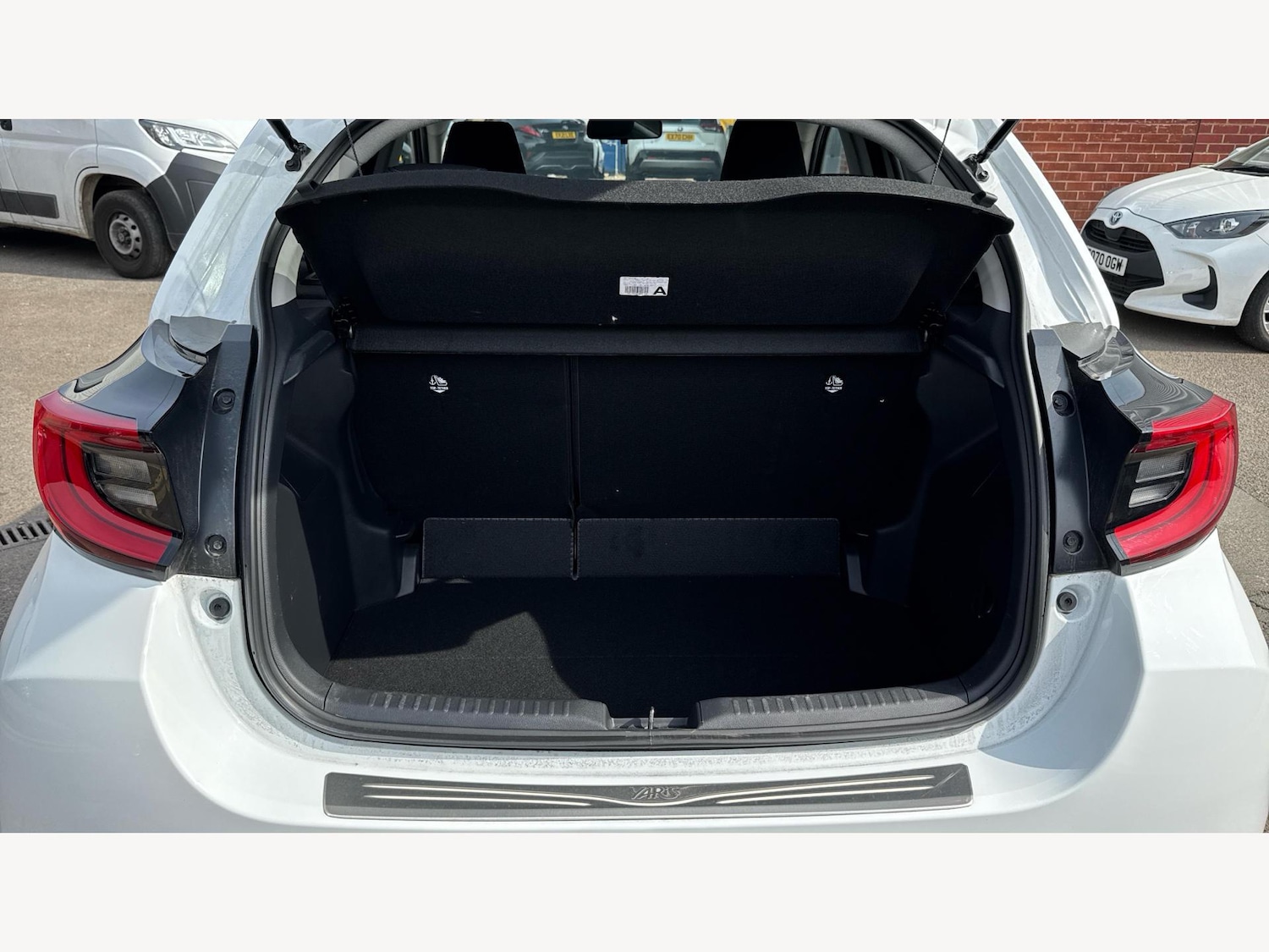 Used Toyota Yaris 2024 for sale - 76109170: Photo 16