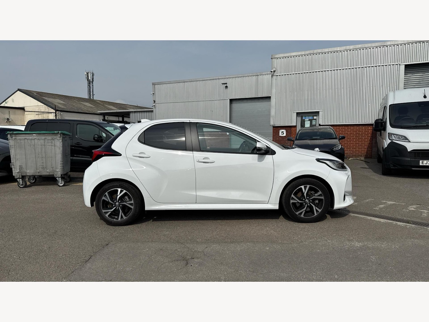 Used Toyota Yaris 2024 for sale - 76109170: Photo 18