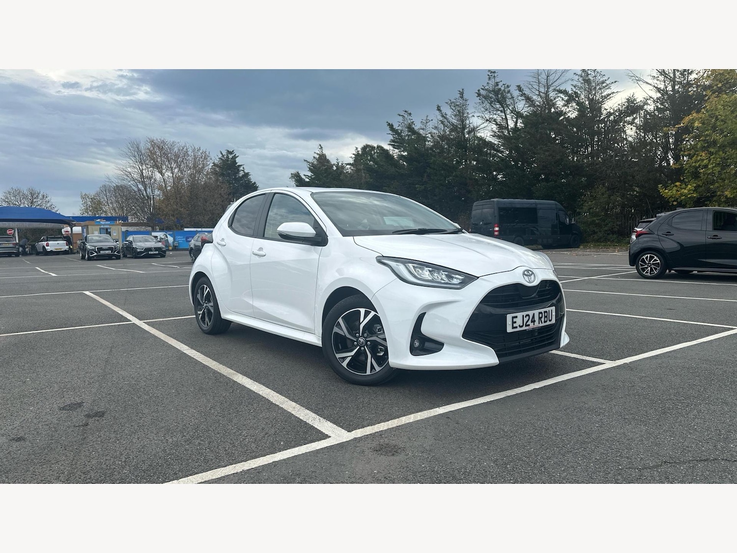 Used Toyota Yaris for sale - 76633939: Photo 1