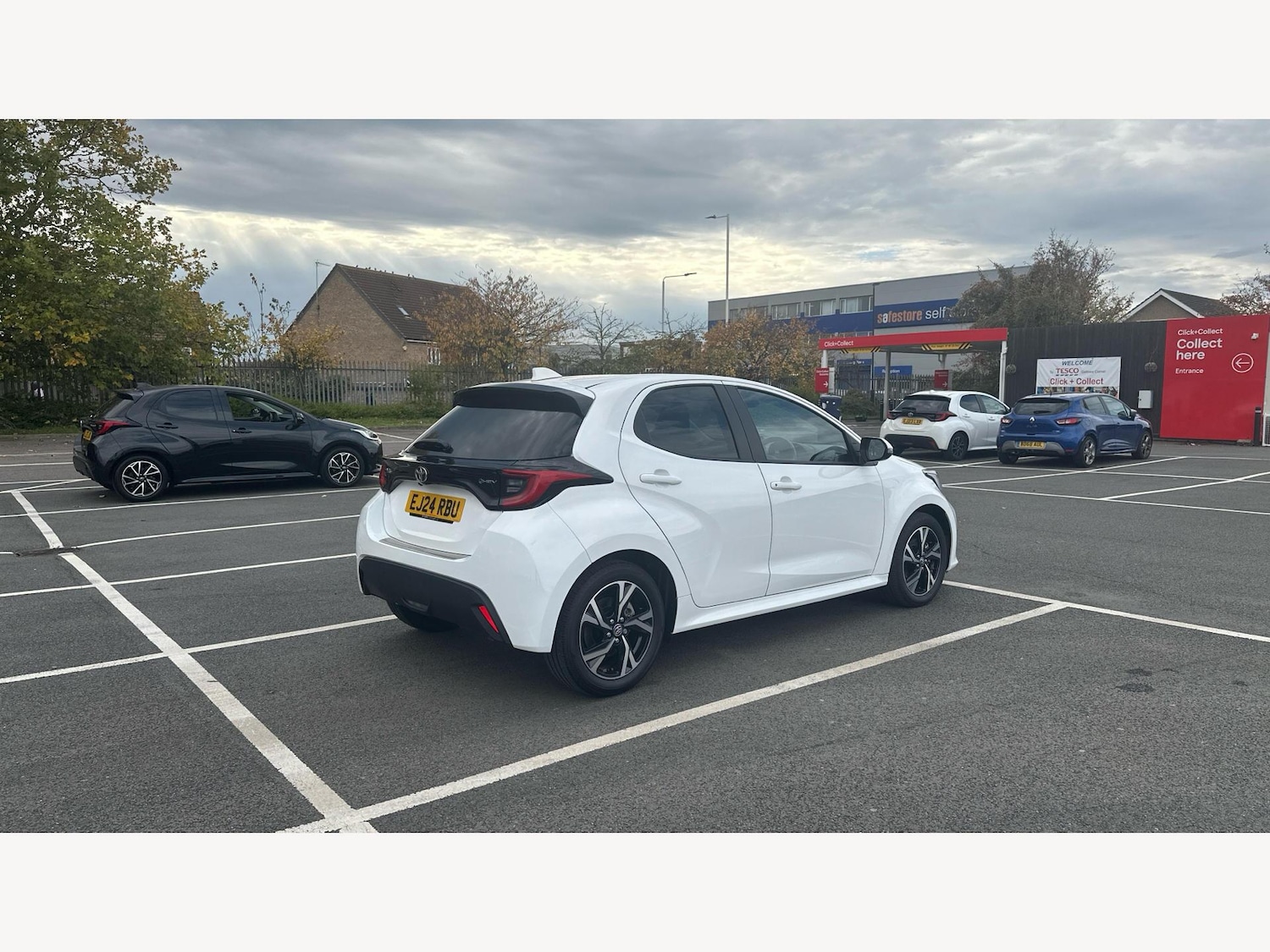 Used Toyota Yaris for sale - 76633939: Photo 2