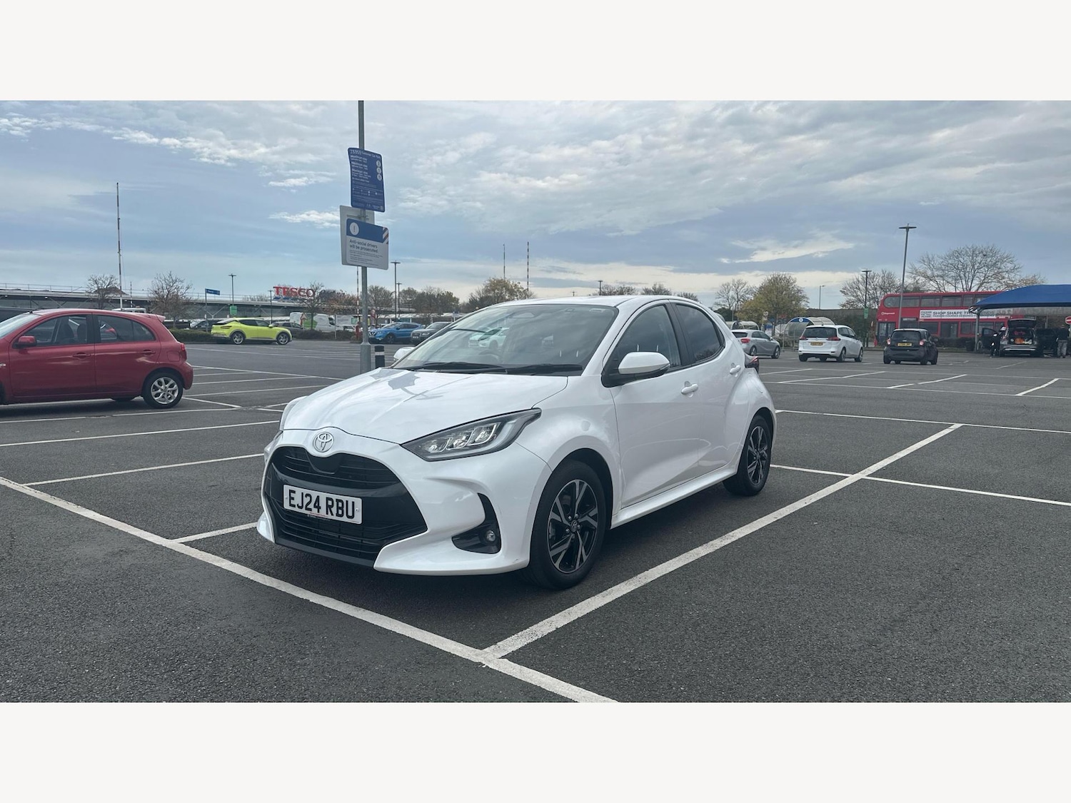 Used Toyota Yaris for sale - 76633939: Photo 3