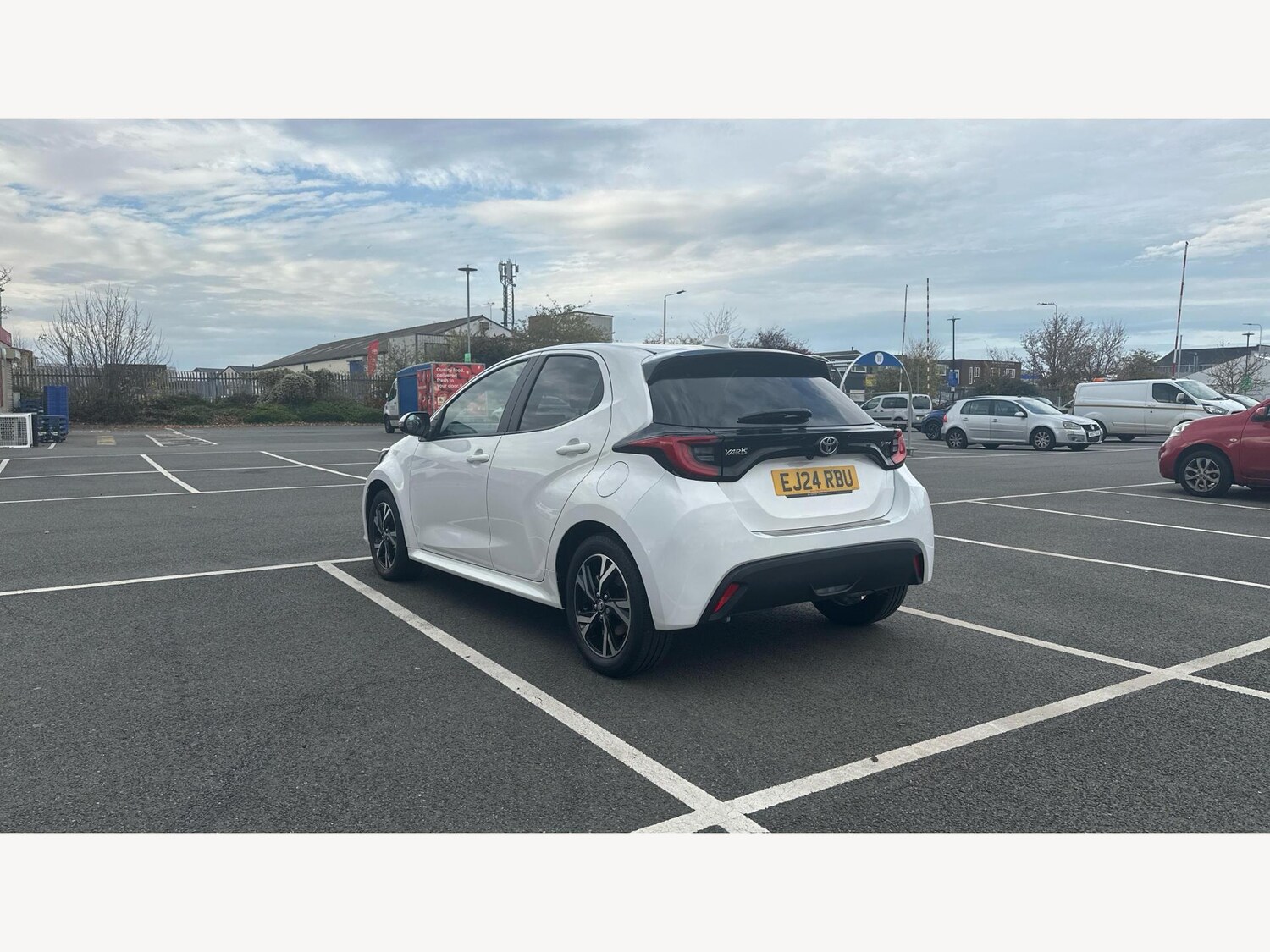 Used Toyota Yaris for sale - 76633939: Photo 6