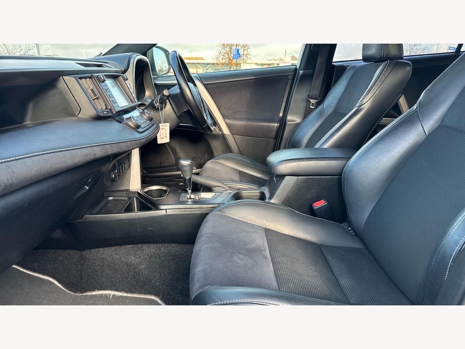 Used Toyota RAV4 2017 for sale - 76633999: Photo 12