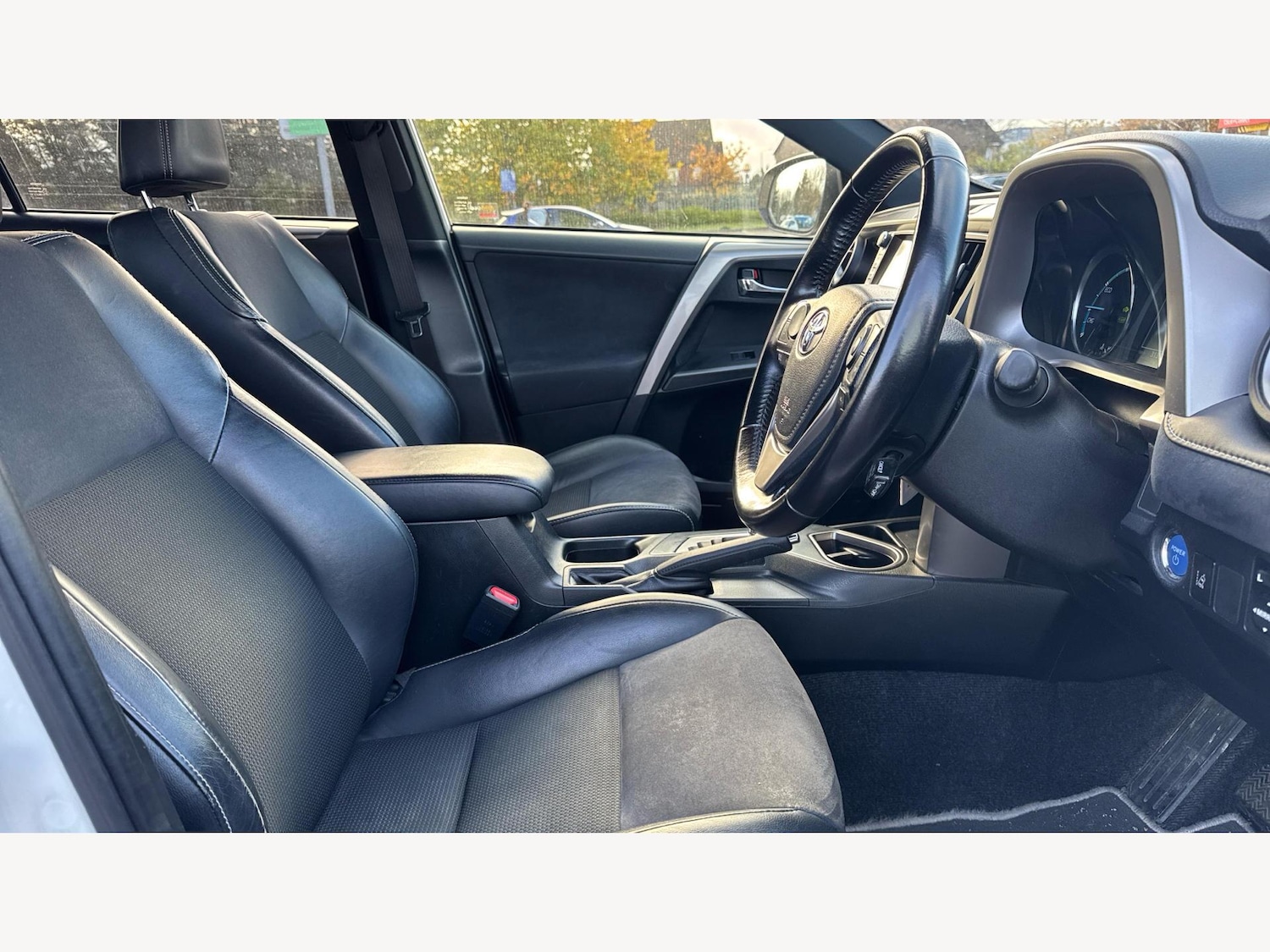 Used Toyota RAV4 2017 for sale - 76633999: Photo 13