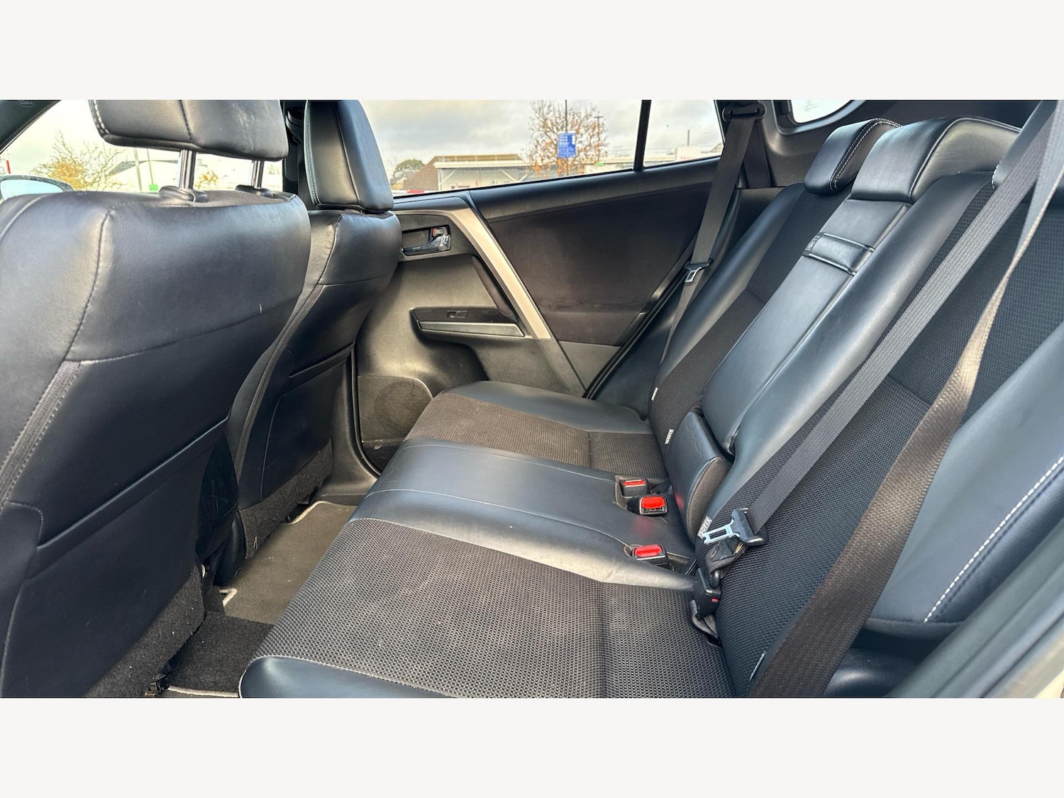 Used Toyota RAV4 2017 for sale - 76633999: Photo 15