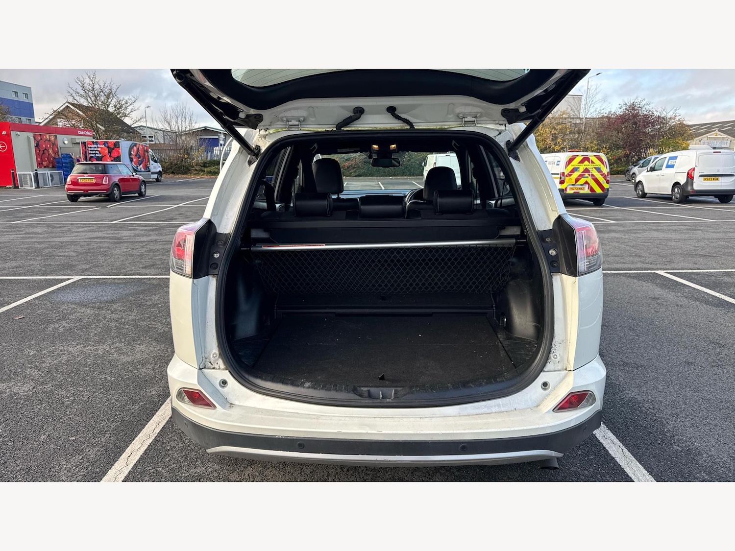 Used Toyota RAV4 2017 for sale - 76633999: Photo 16