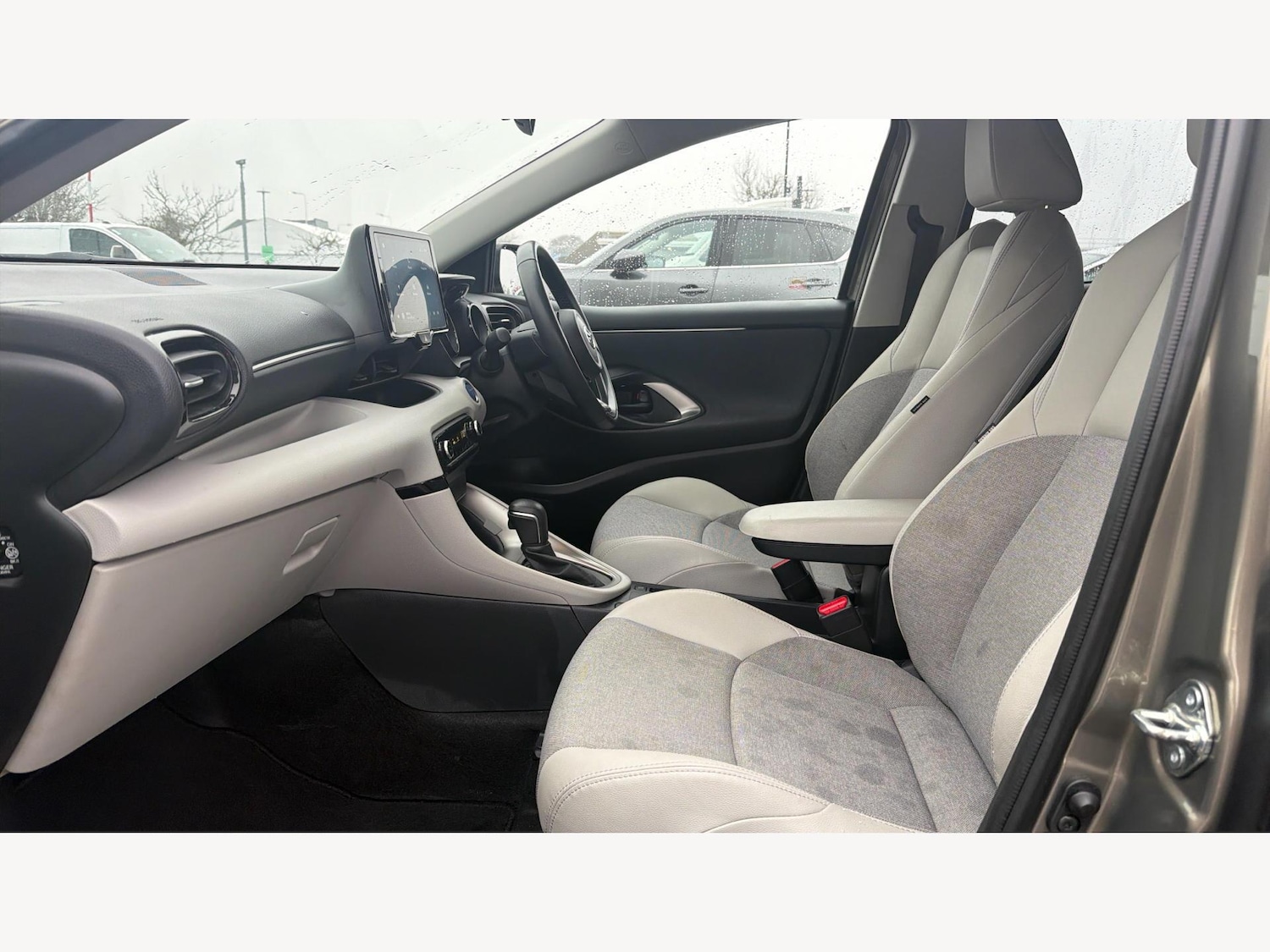 Used Toyota Yaris 2022 for sale - 77144110: Photo 12