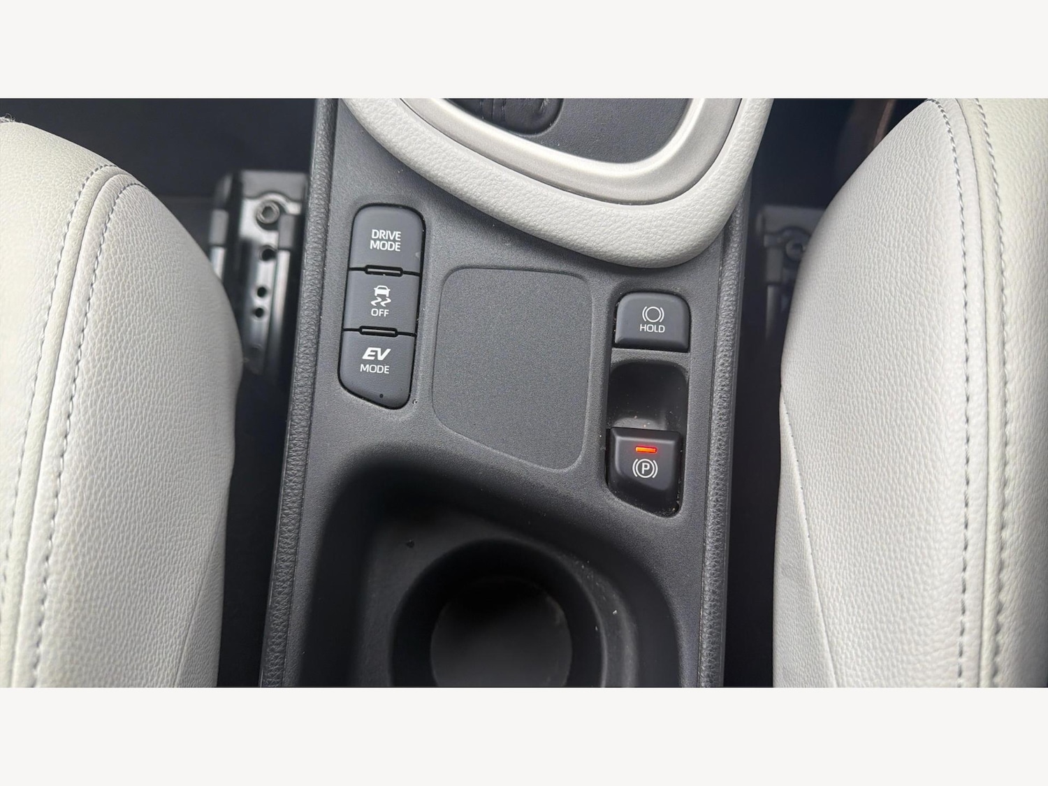 Used Toyota Yaris 2022 for sale - 77144110: Photo 26