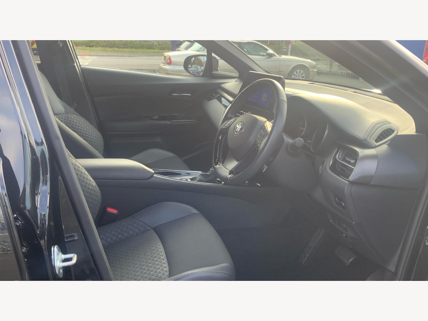 Used Toyota C-HR 2023 for sale - 76825010: Photo 13