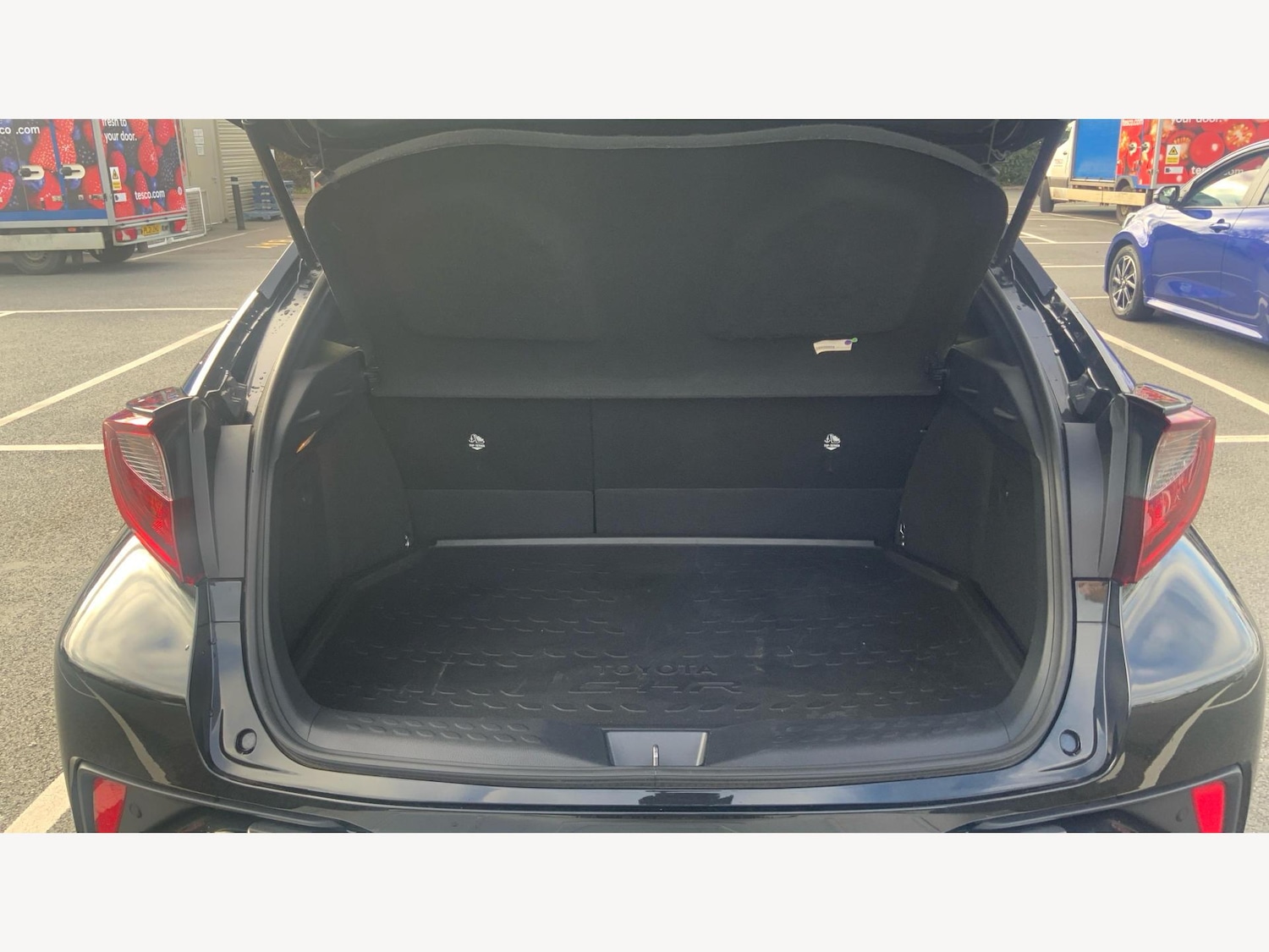 Used Toyota C-HR 2023 for sale - 76825010: Photo 16