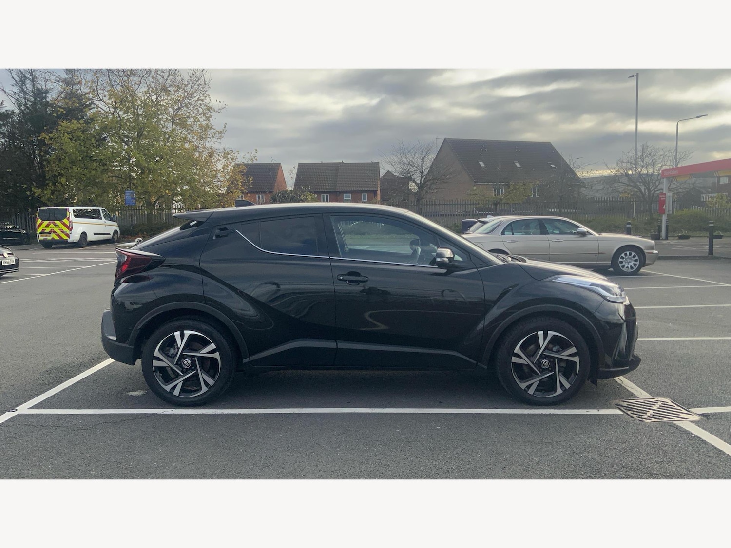 Used Toyota C-HR 2023 for sale - 76825010: Photo 18