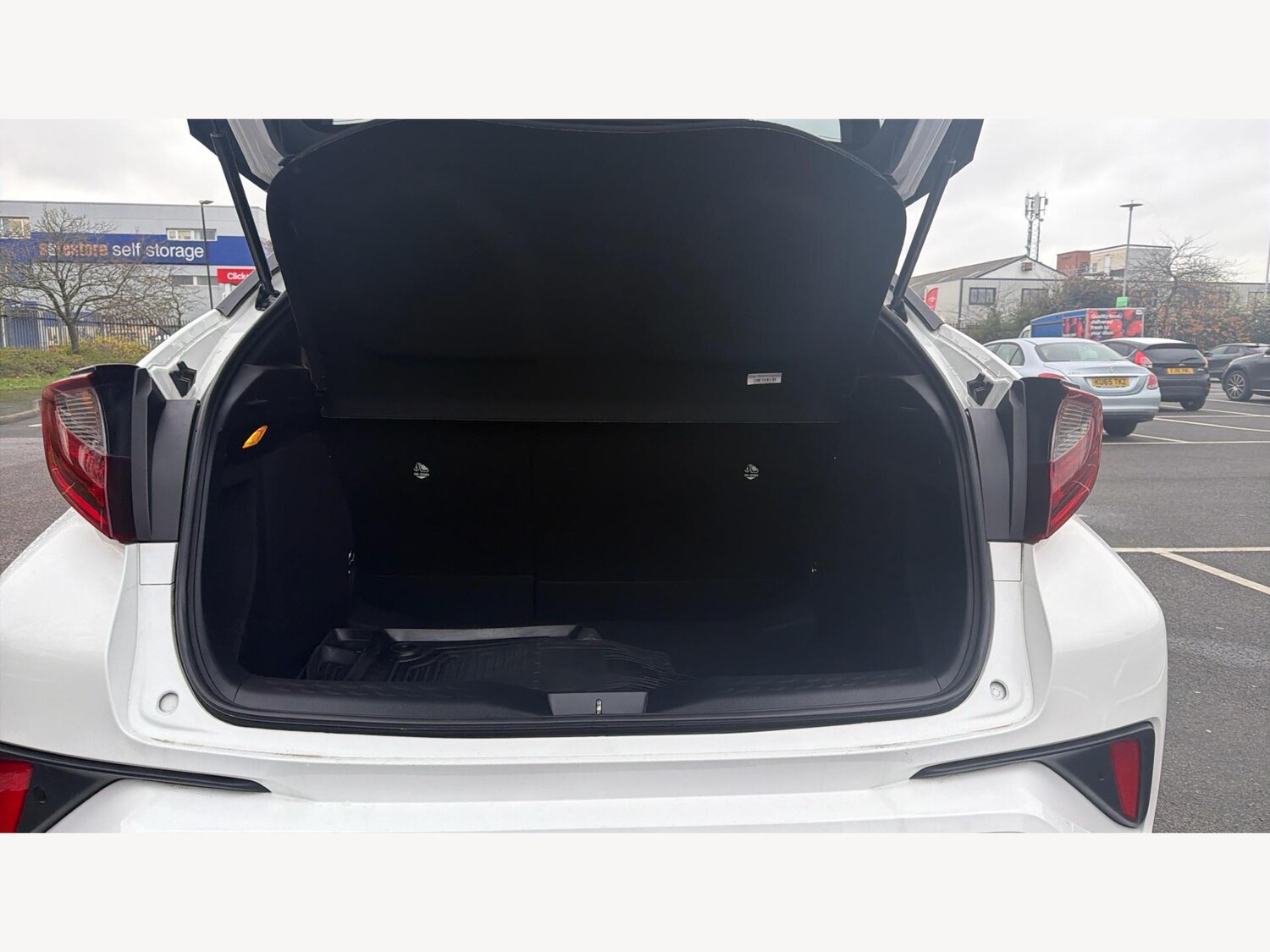 Used Toyota C-HR 2023 for sale - 76633630: Photo 16