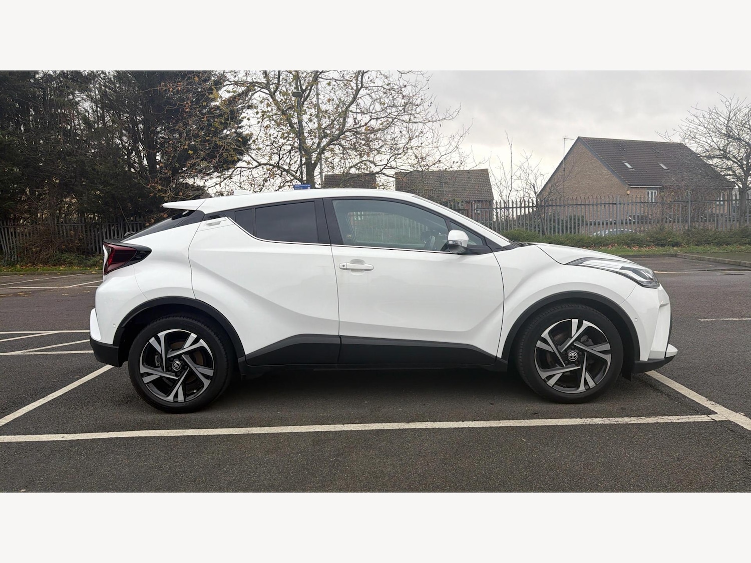 Used Toyota C-HR 2023 for sale - 76633630: Photo 18