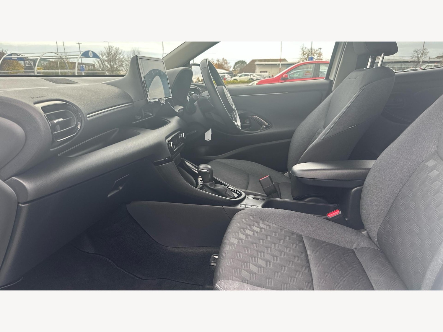 Used Toyota Yaris 2024 for sale - 76850522: Photo 12