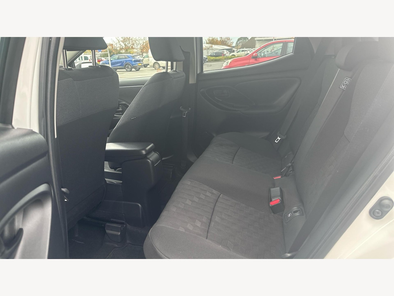 Used Toyota Yaris 2024 for sale - 76850522: Photo 15