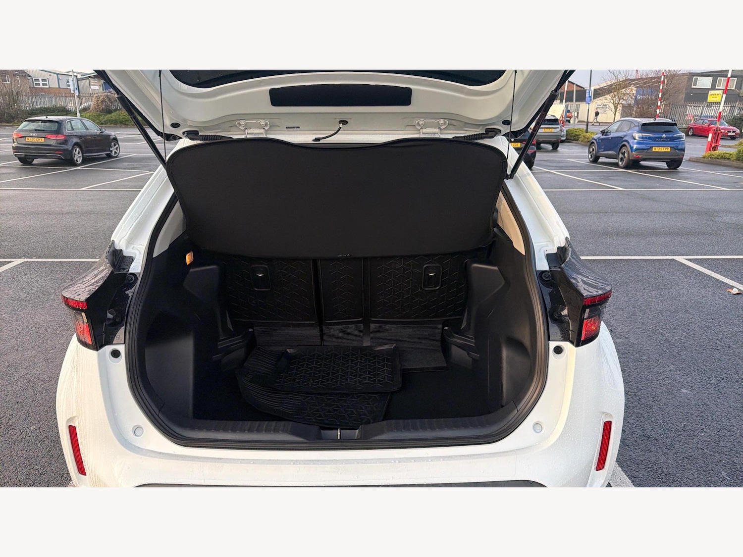 Used Toyota Yaris Cross 2023 for sale - 77130674: Photo 16