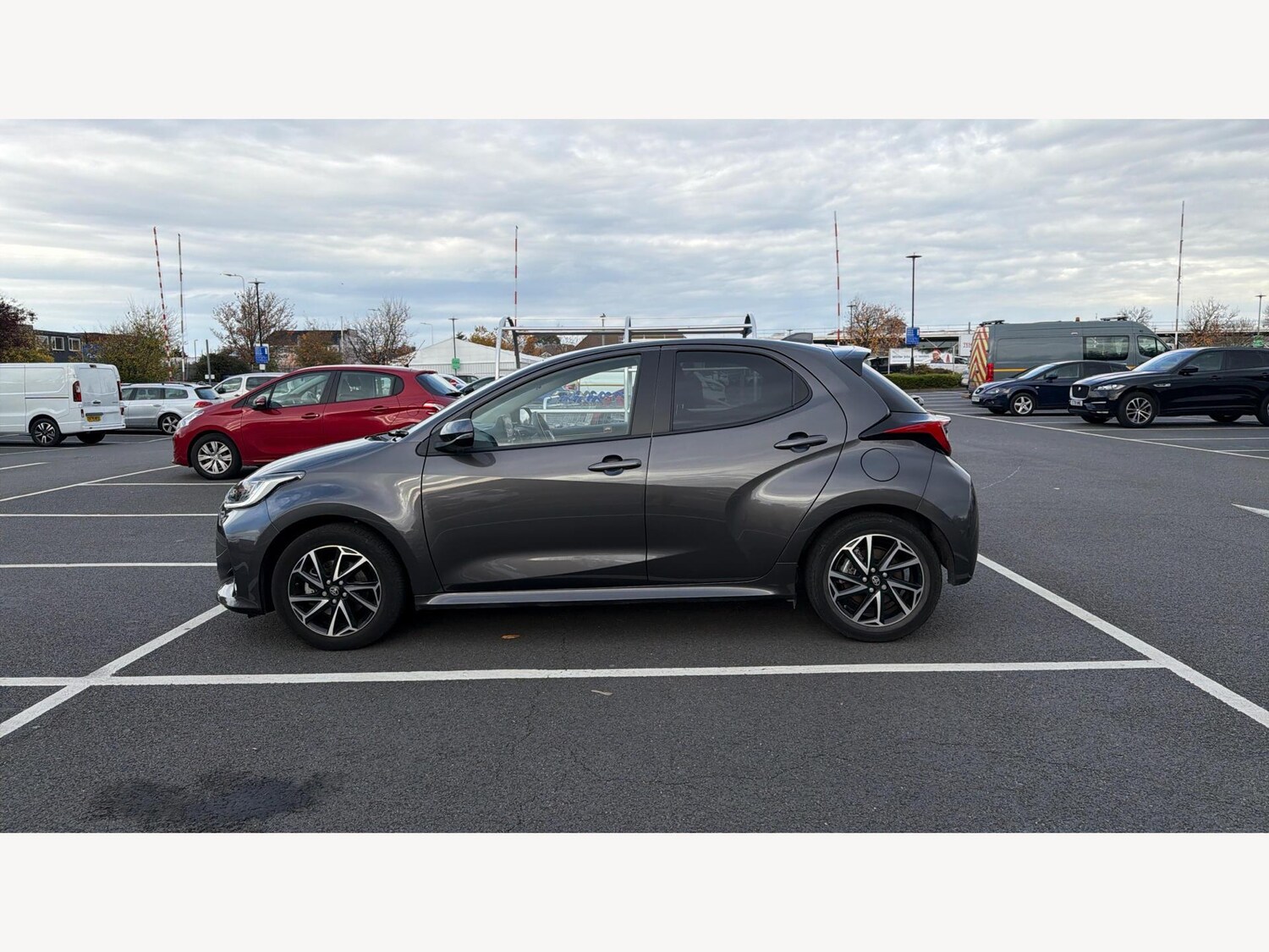 Used Toyota Yaris for sale - 76633629: Photo 19