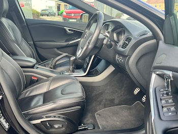 Used Volvo V40 2019 for sale - 77743603: Photo