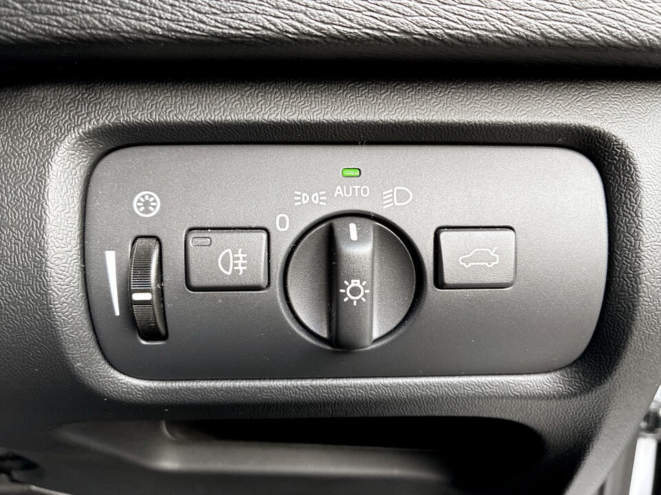 Used Volvo V40 2018 for sale - 78053855: Photo 26