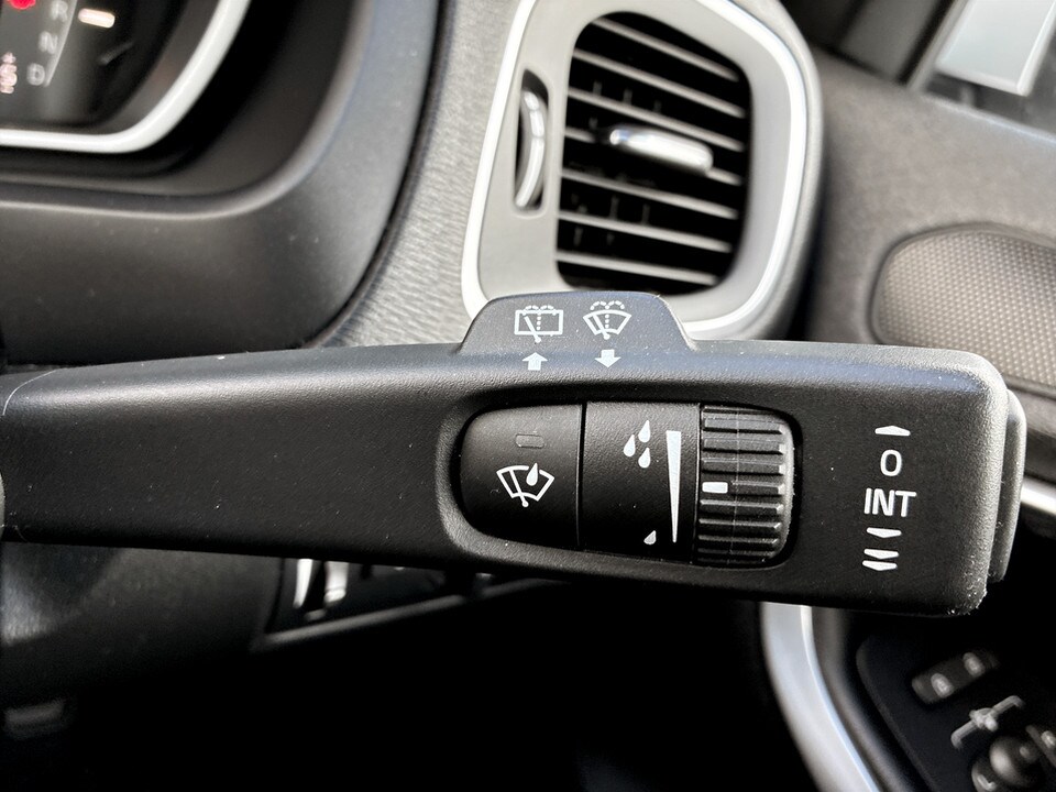 Used Volvo V40 2018 for sale - 78053855: Photo 28