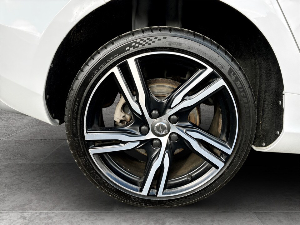 Used Volvo V40 2018 for sale - 78053855: Photo 9