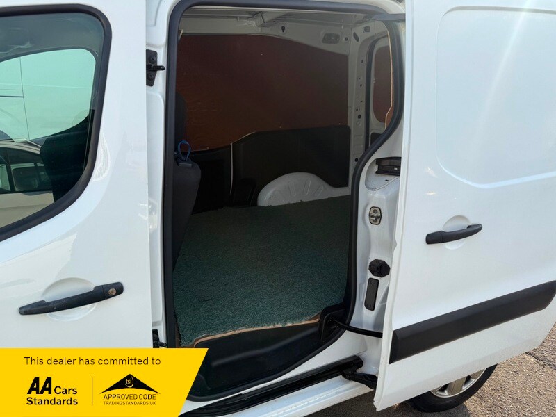 Used Peugeot Partner 2017 for sale - 76292272: Photo 16