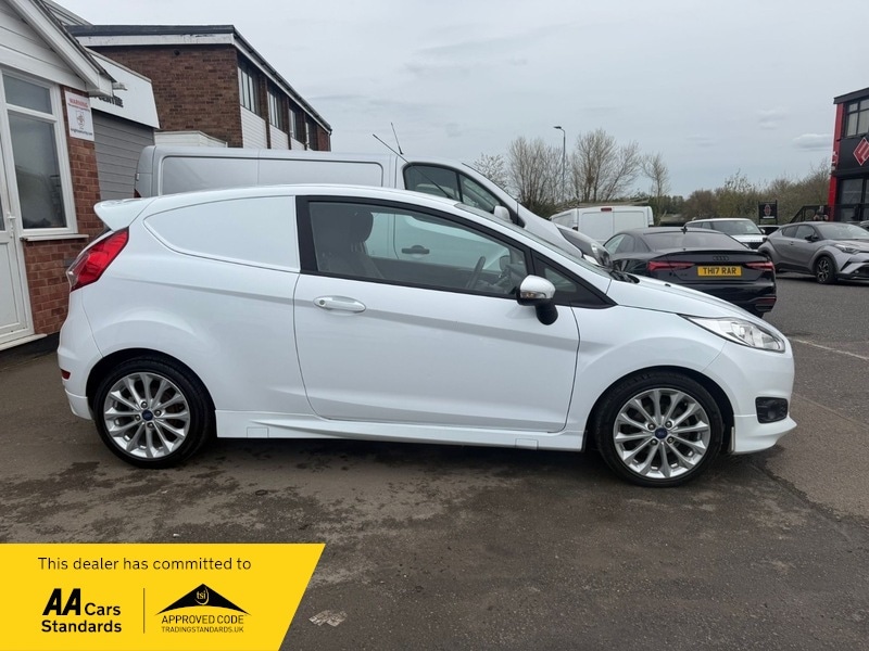 Used Ford Fiesta 2017 for sale - 78201370: Photo 4
