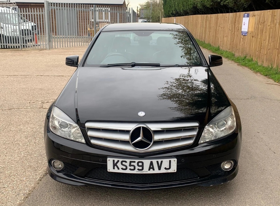 Used Mercedes-Benz C Class 2010 for sale - 76098846: Photo 2