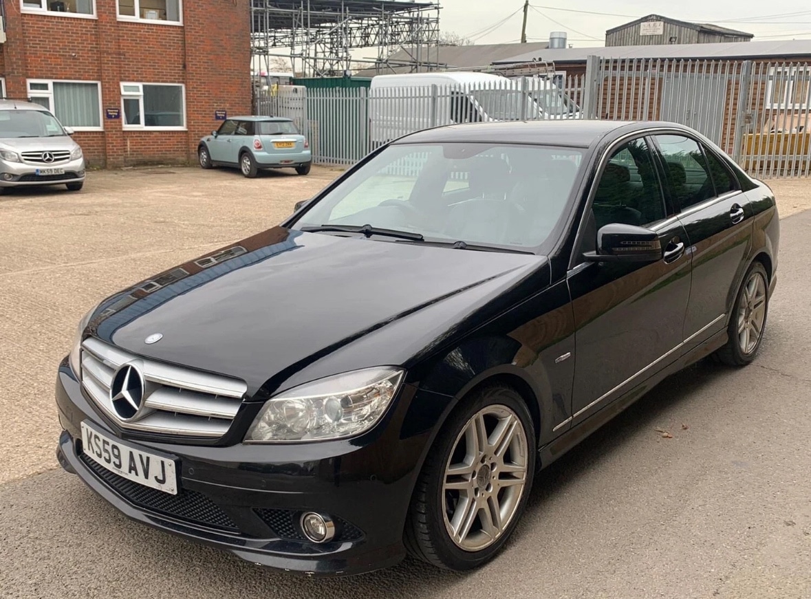 Used Mercedes-Benz C Class 2010 for sale - 76098846: Photo 3