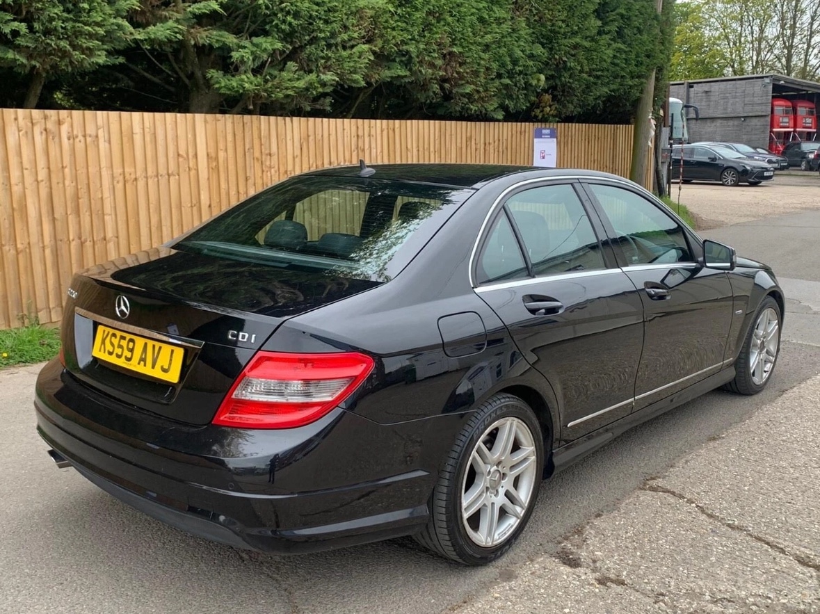 Used Mercedes-Benz C Class 2010 for sale - 76098846: Photo 4