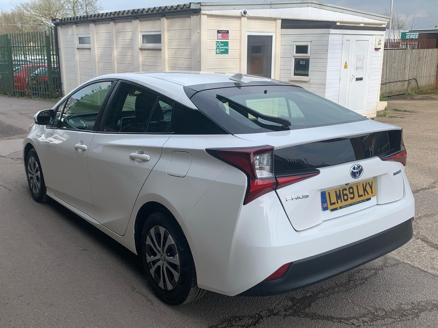 Used Toyota Prius 2019 for sale - 76358608: Photo 4