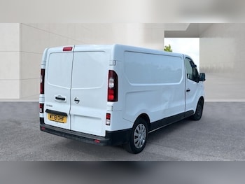 Used Nissan NV300 2018 for sale - 79108055: Photo