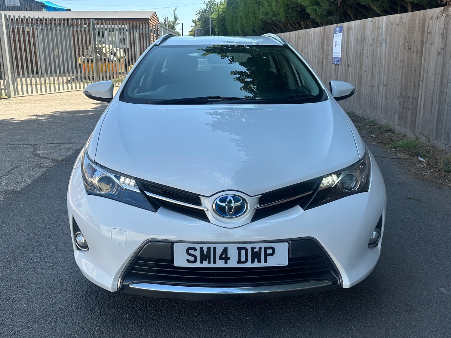 Used Toyota Auris 2014 for sale - 76483261: Photo 2