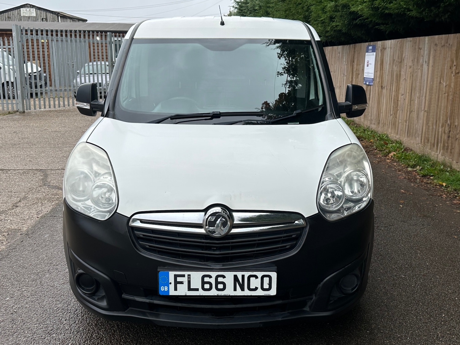 Used Vauxhall Combo 2016 for sale - 76403102: Photo 2