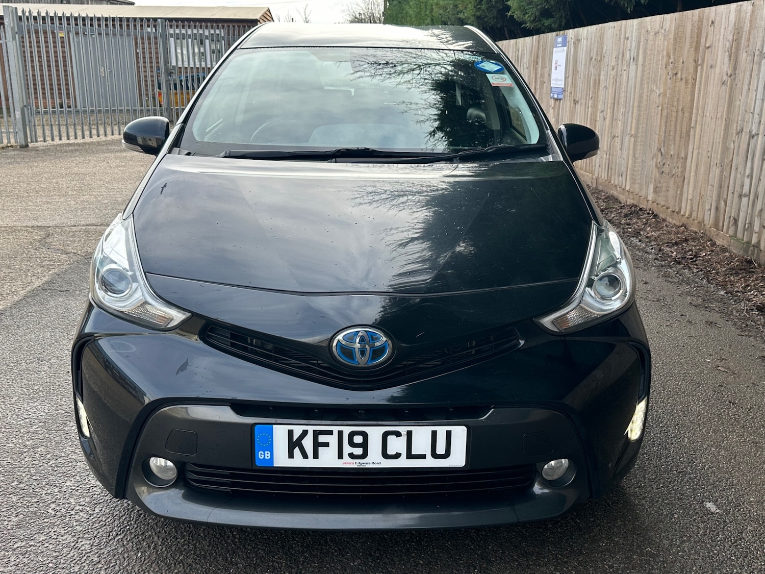 Used Toyota Prius+ 2019 for sale - 77484840: Photo 2
