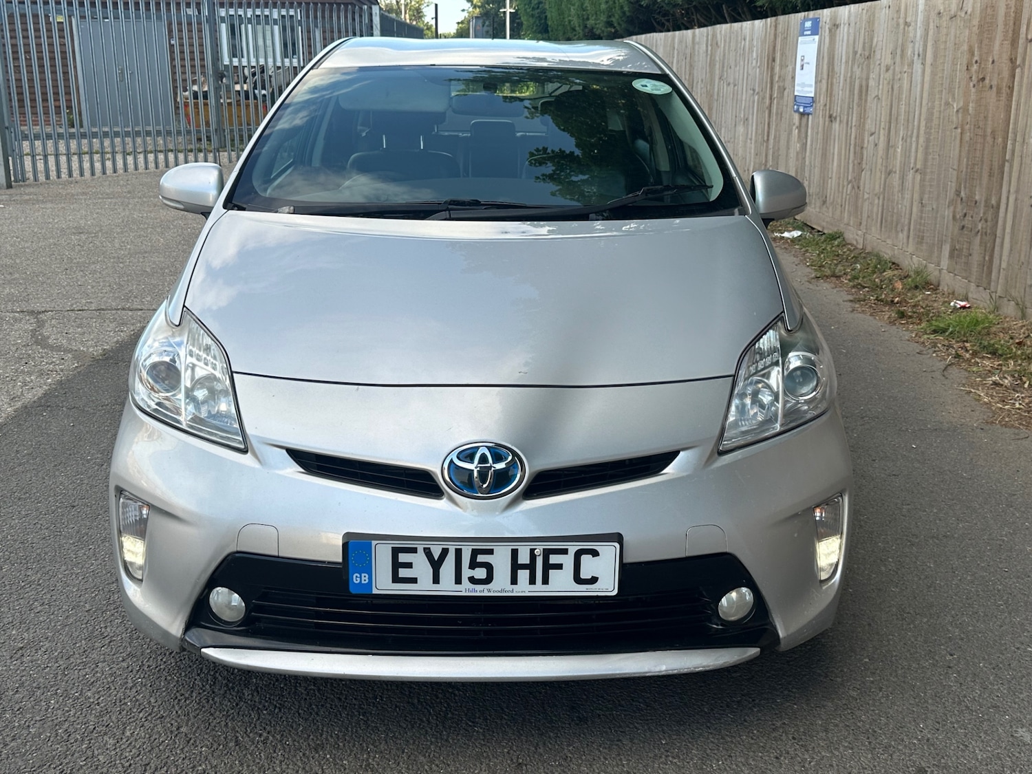 Used Toyota Prius 2015 for sale - 76275205: Photo 2
